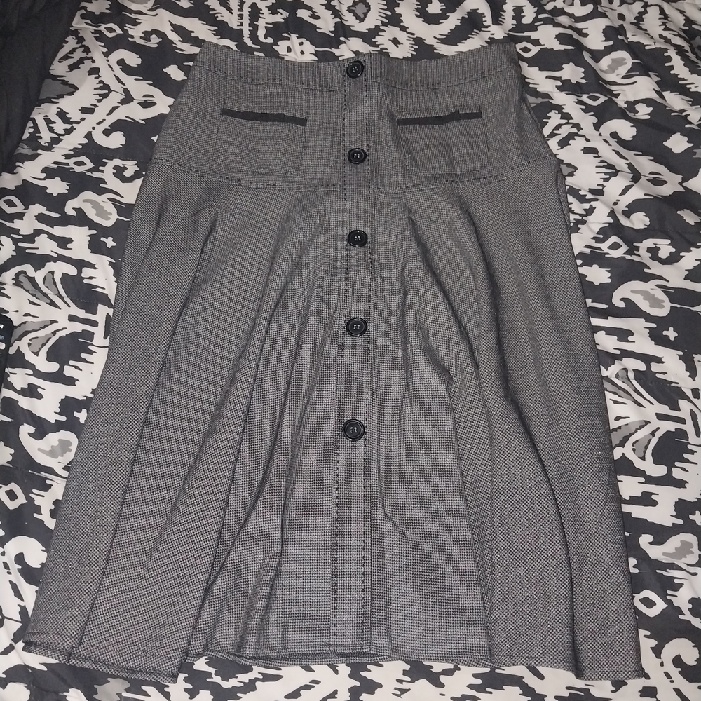 Larry Levine Gray Button-Front A-Line Skirt Bin 05 - Picture 2 of 2